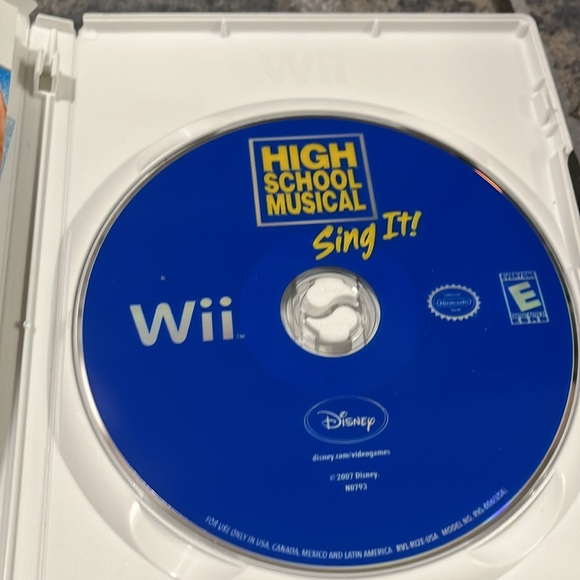 5 for $60 - Disney High School Musical Sing It! Wii game - Picture 3 of 4